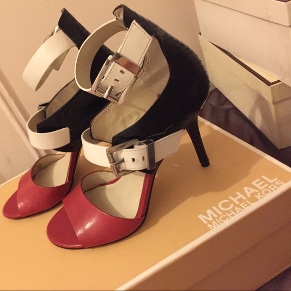 MICHAEL KORS COLOR BLOCK HEELS - Picture 4 of 7